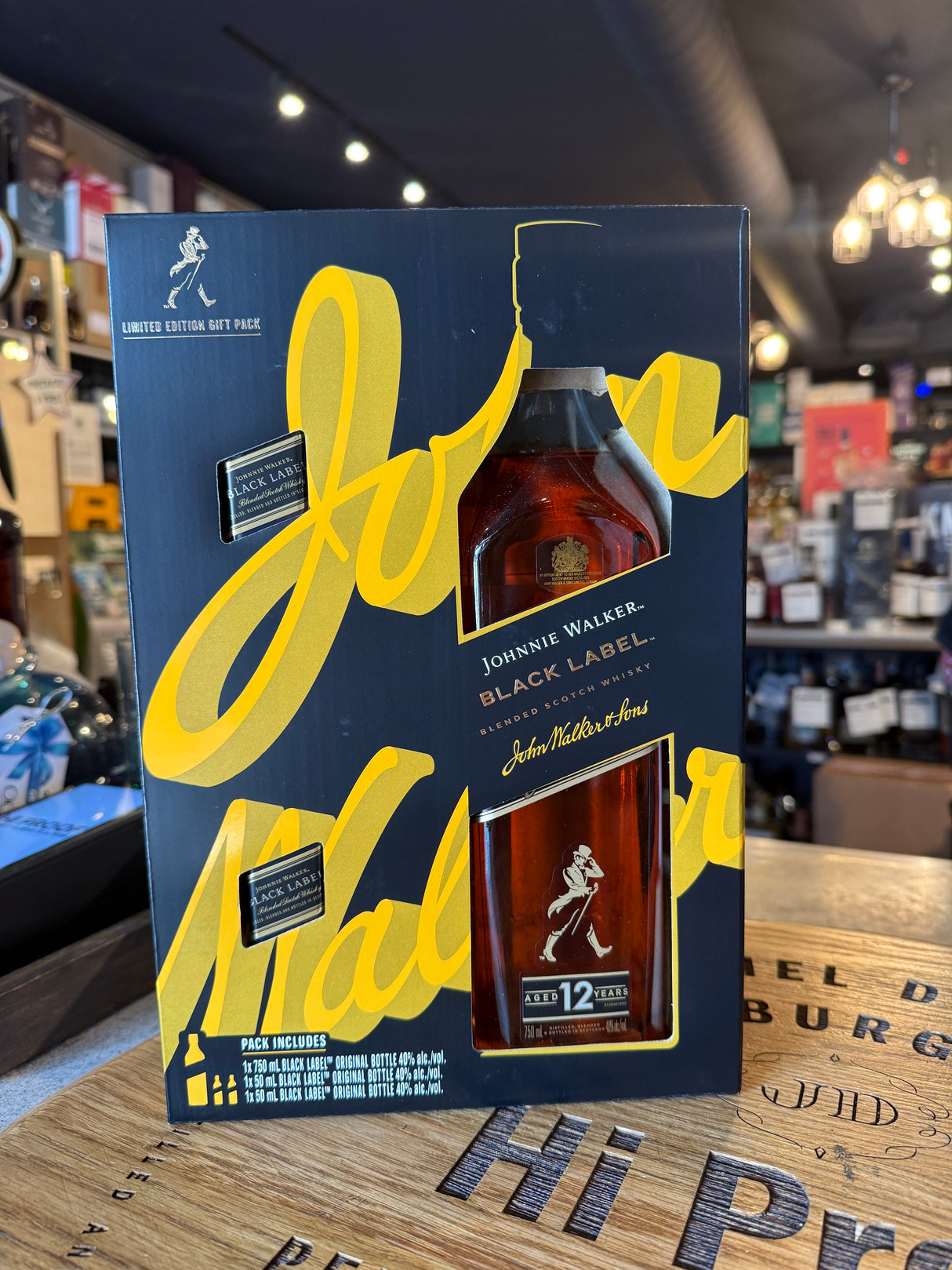 Johnnie walker black 12Year gift pack 750ml W. 50ml 2bottle