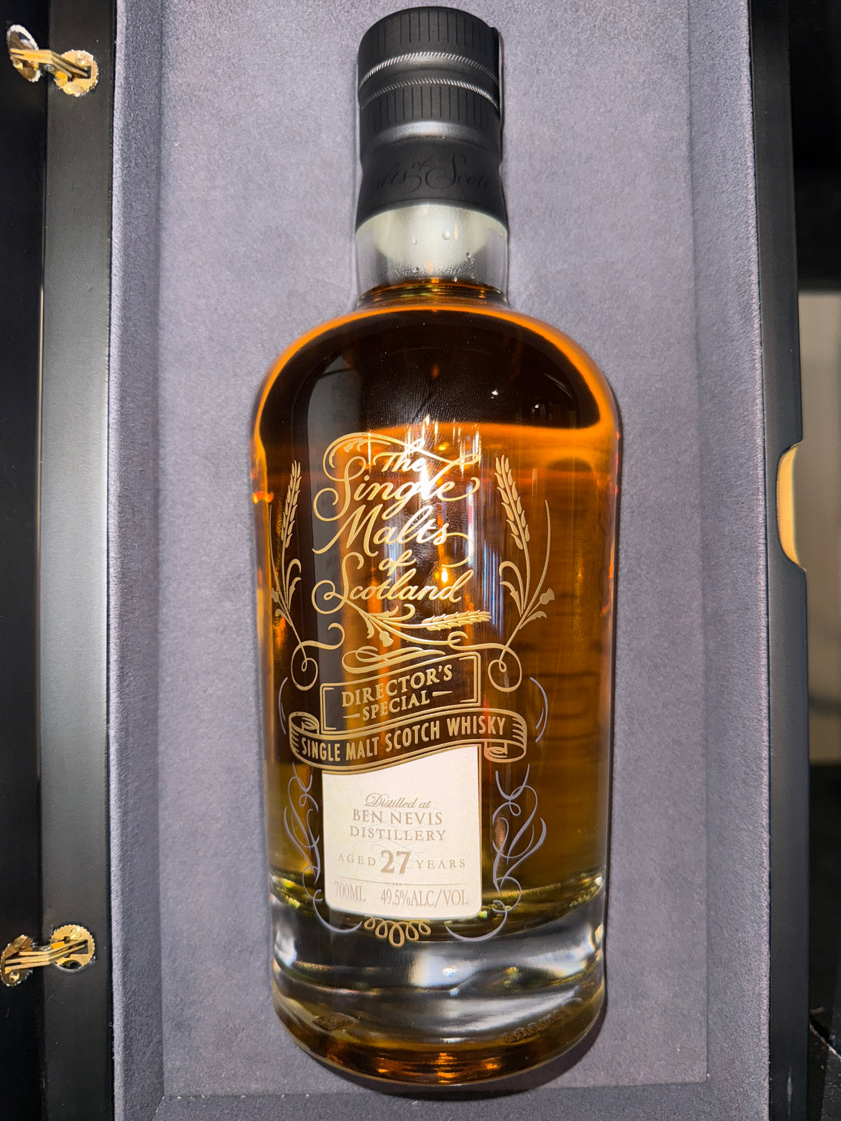 The Single Malts of Scotland -
Ben Nevis - 1996 Vintage Bottlers Single Cask 27 year old Whisky 700ml