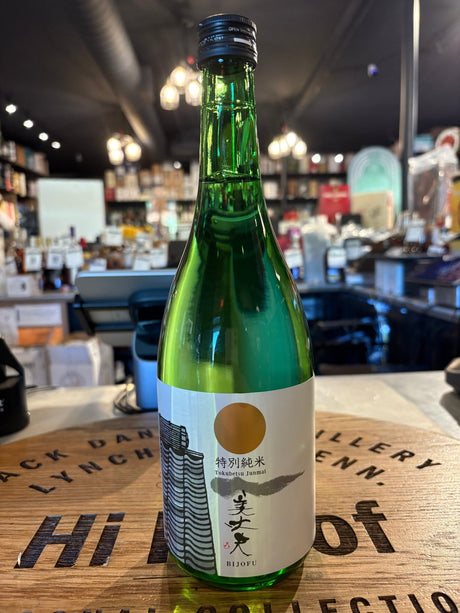 Tokubetsu Junmai Sake 'The Gentleman' Bijofu 720mL - Hi Proof - Tokubetsu